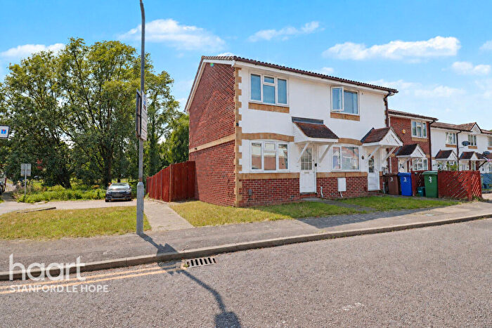 2 Bedroom End Of Terrace House For Sale In Ryde Drive, Stanford-Le-Hope, SS17