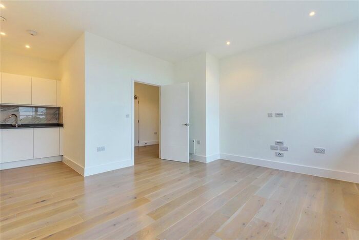 1 Bedroom Flat To Rent In The Boulevard, Cain Road, Bracknell, Berkshire, RG12