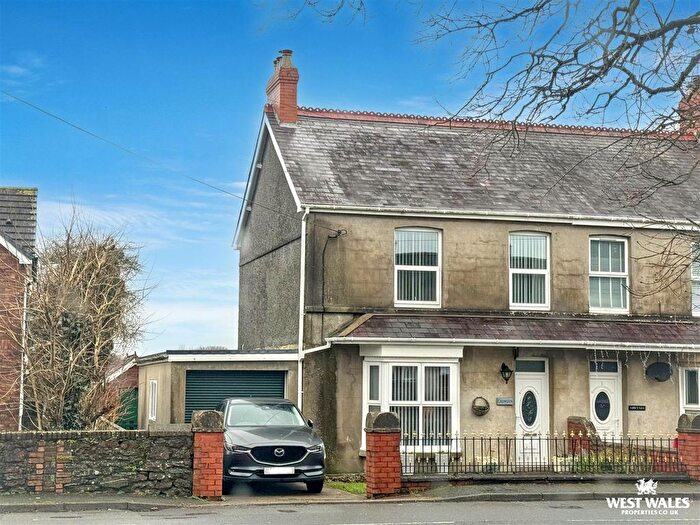 4 Bedroom Semi-Detached House For Sale In Station Road, St. Clears, Carmarthen, SA33