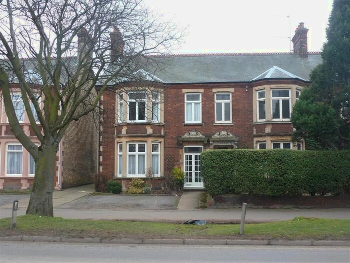 5 Bedroom Semi-Detached House To Rent In Lynn Road, Wisbech, PE13