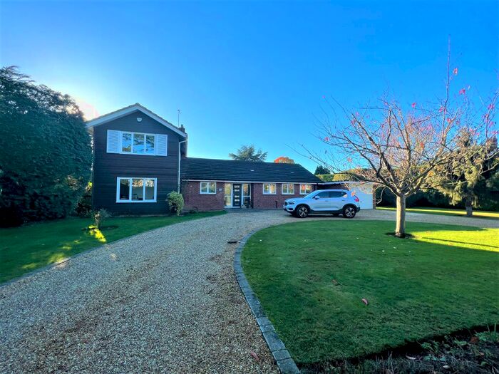 4 Bedroom Detached House To Rent In Hockering Road, Woking GU22
