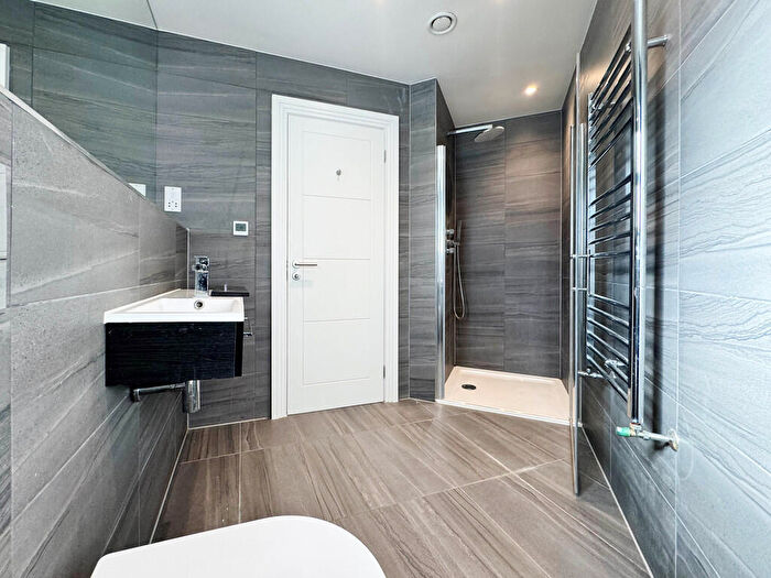 2 Bedroom Apartment To Rent In Bell Lane, Brookmans Park, AL9