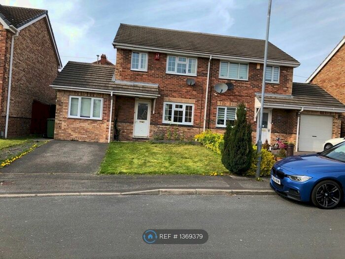 4 Bedroom Semi-Detached House To Rent In Greenfields, Heckmondwike, WF16