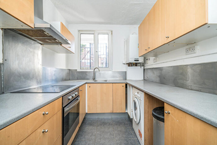 3 Bedroom Maisonette To Rent In Canrobert Street, London, E2