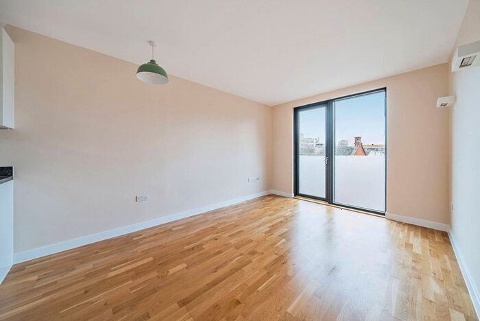 1 Bedroom Flat To Rent In Wynne Road, Brixton, London, SW9