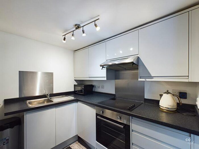 3 Bedroom Flat To Rent In Ditchling Road, Brighton, BN1