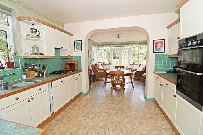 4 Bedroom Detached House For Sale In Oakwood Avenue, Beckenham, BR3