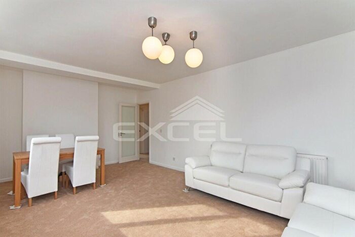 4 Bedroom Apartment To Rent In Chatsworth Road, Willesden Green, London, NW6