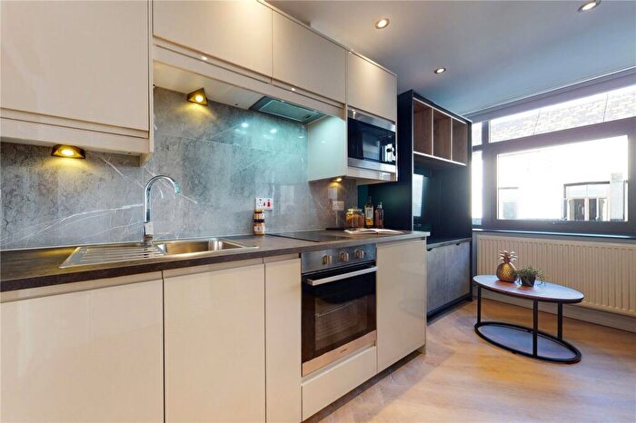 Apartment To Rent In Apt, South Parade #, LS1