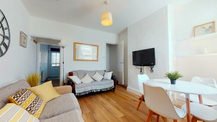 4 Bedroom House To Rent In Broad Street, Loughborough, Leicestershire, LE11