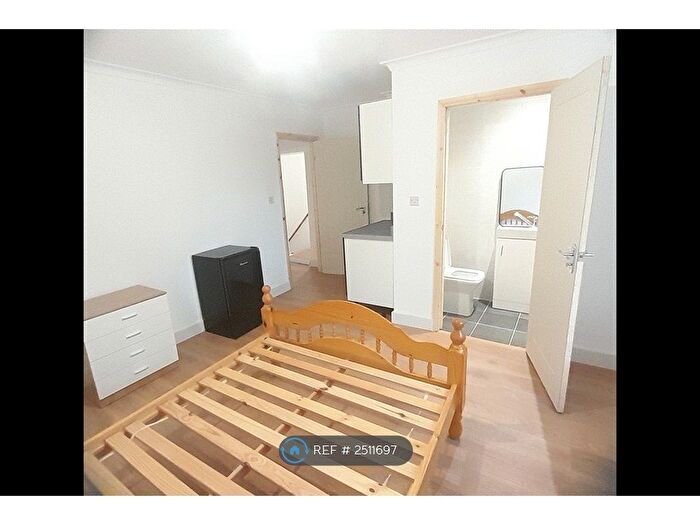 Studio To Rent In Stapleton Rd, Borehamwood, WD6