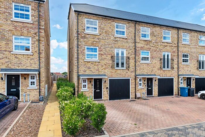 5 Bedroom End Of Terrace House For Sale In Tutte Gardens, Newmarket, CB8