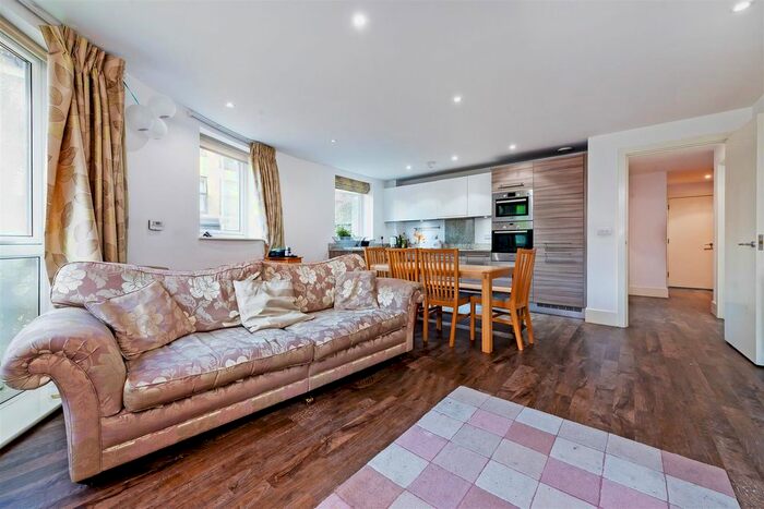 3 Bedroom Flat To Rent In Letchworth Road, Stanmore, HA7