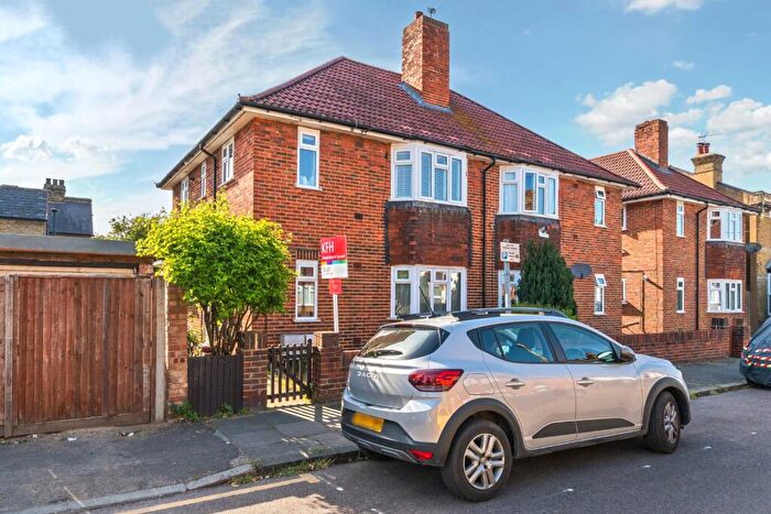 1 Bedroom Flat To Rent In Balmoral Road, Kingston Upon Thames, KT1