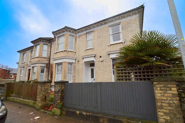 1 Bedroom Flat To Rent In Upperton Road, Eastbourne, BN21