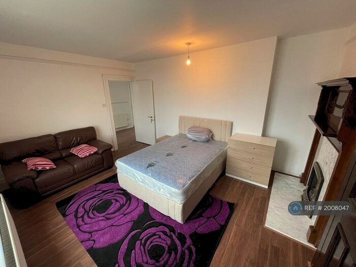 5 Bedroom Flat To Rent In Norwood Road, Sheffield, S5