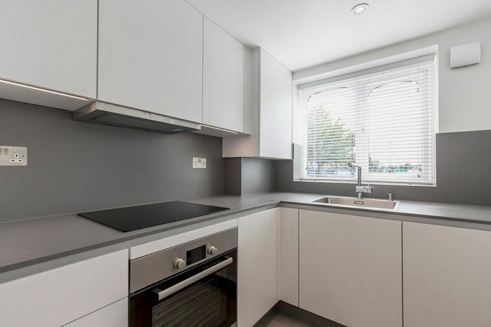 1 Bedroom Flat To Rent In Carterhatch Lane, Enfield, EN1