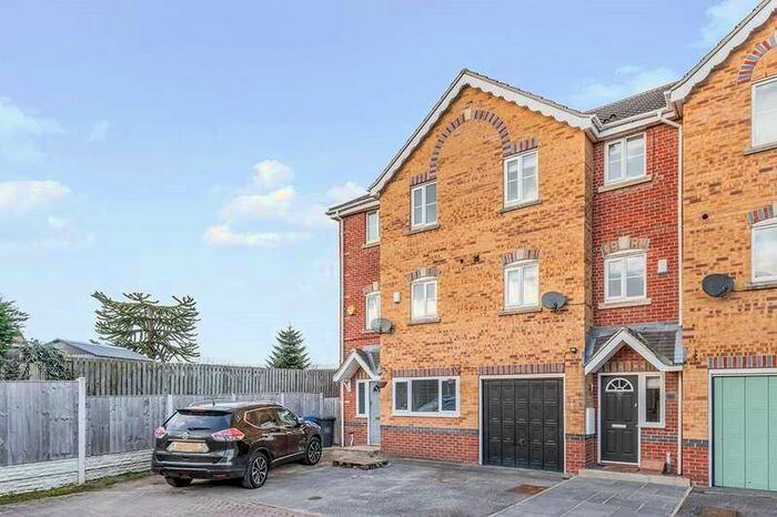 4 Bedroom Leisure Facility Commercial To Rent In Heath Court, Warmsworth, Doncaster, DN4