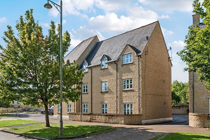 2 Bedroom Flat For Sale In Heyford House, Trefoil Way, Carterton, Oxfordshire, OX18