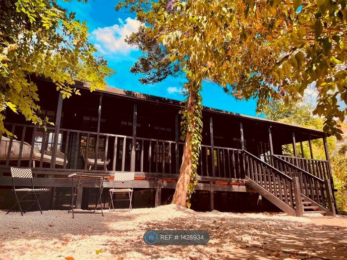 3 Bedroom Detached House To Rent In Copgate Path, London, SW16