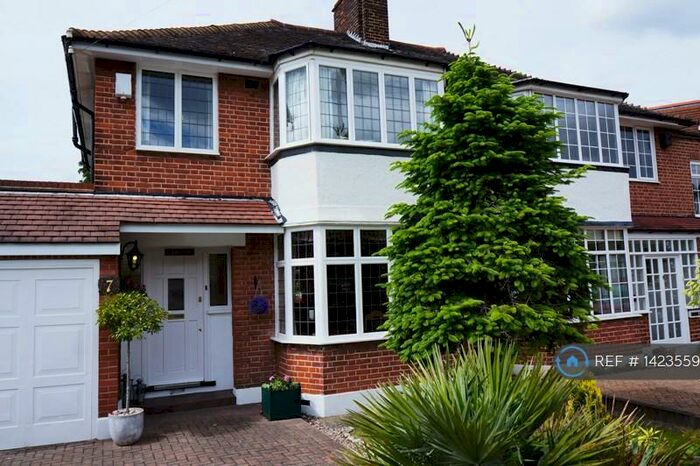 3 Bedroom Semi-Detached House To Rent In Mottingham Gardens, London, SE9