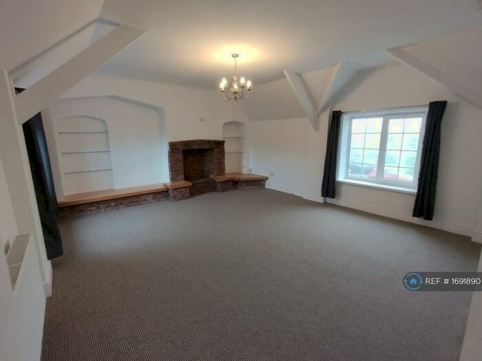 3 Bedroom Flat To Rent In North Woodlands, Newport, NP20