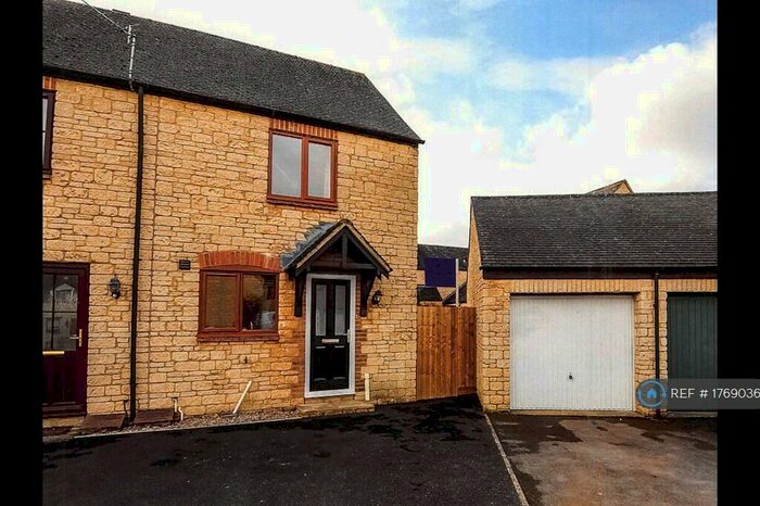 2 Bedroom End Of Terrace House To Rent In Painswick Close, Witney, OX28