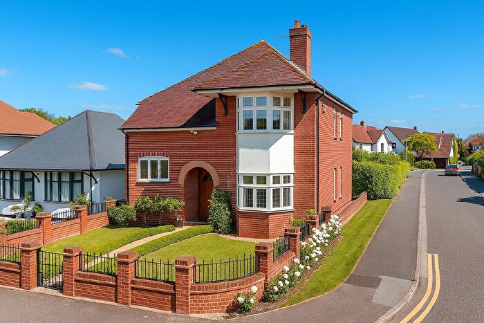 4 Bedroom Detached House For Sale In St. Fabians Drive, Chelmsford, CM1