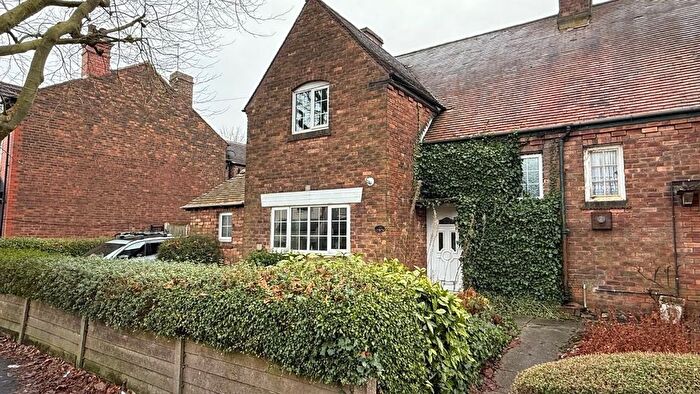 3 Bedroom Semi-Detached House To Rent In Hall Park Street, Bilston, WV14
