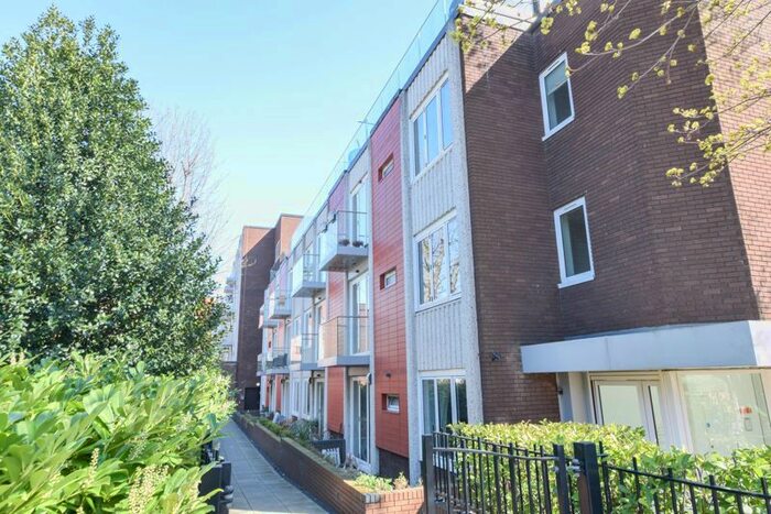 1 Bedroom Flat To Rent In Berwick House, Knoll Rise, Orpington, BR6