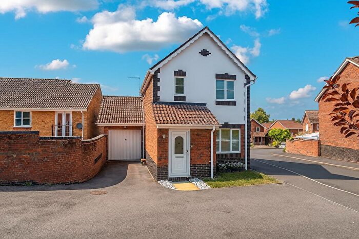 3 Bedroom Detached House For Sale In Waterdown Close, Taw Hill, Swindon, SN25