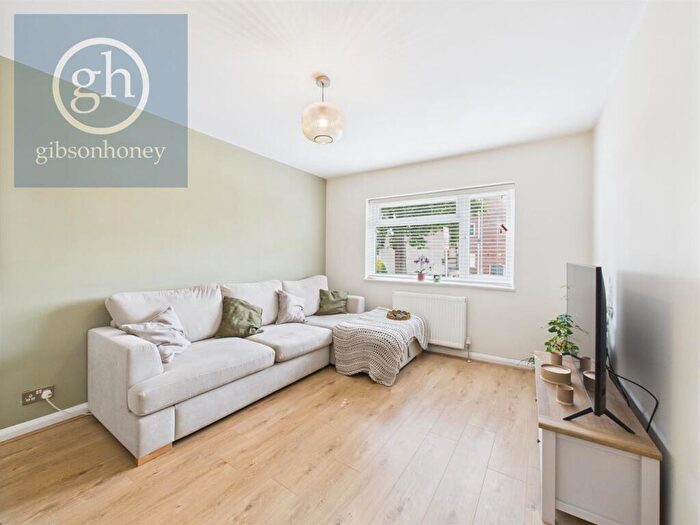 2 Bedroom Maisonette To Rent In Rydal Way, South Ruislip, Middlesex, HA4