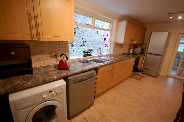 1 Bedroom Flat To Rent In Silver Crescent, London, W4