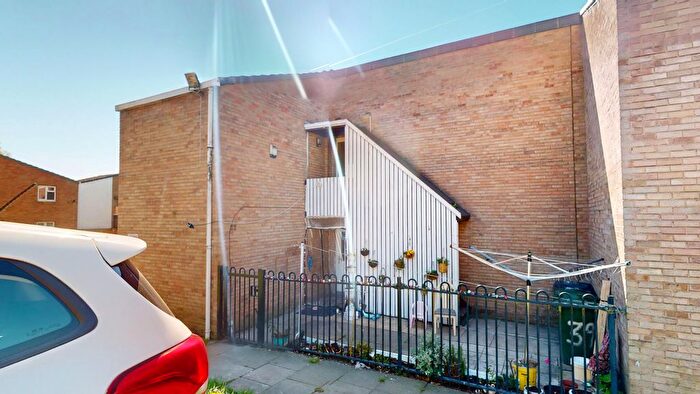 2 Bedroom Flat To Rent In Haslam Close, Undercliffe, Pollard Park, BD3