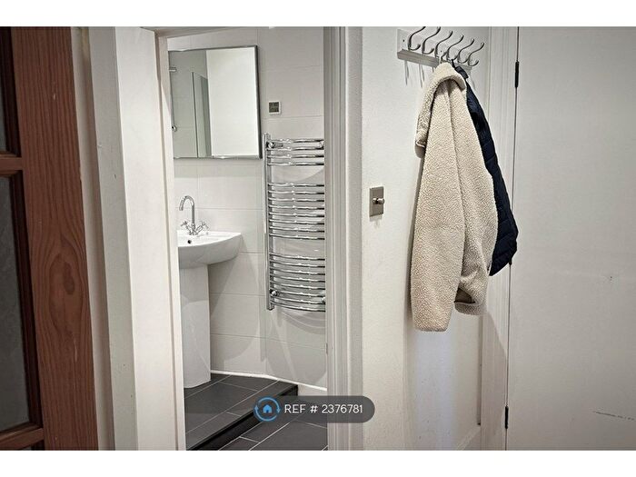 2 Bedroom Flat To Rent In Creighton Avenue, London, N10