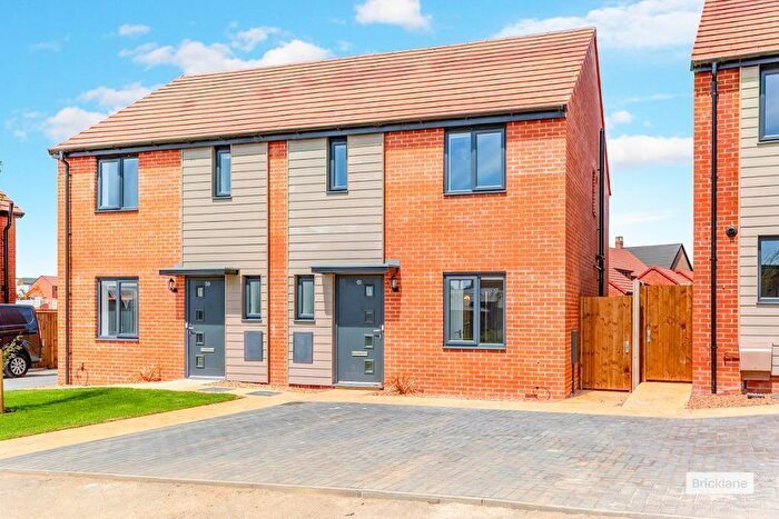 3 Bedroom Semi-Detached House To Rent In Mostyn Street, Wellingborough, Northants, NN8