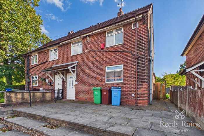 3 Bedroom Semi-Detached House For Sale In Charlestown Road, Manchester, M9