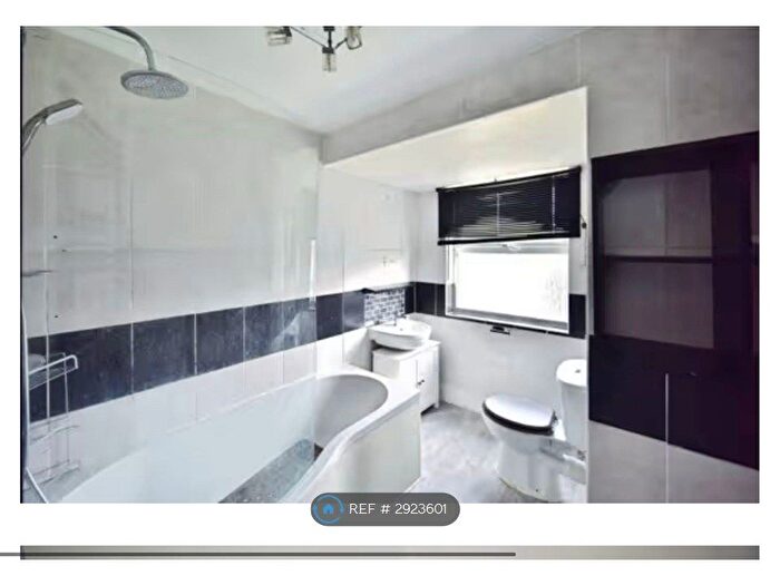 3 Bedroom Terraced House To Rent In Corporation Road, Gillingham, ME7