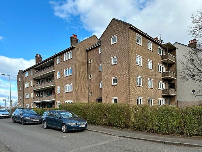 3 Bedroom Flat To Rent In Thornwood Drive, Thornwood, Glasgow, G11
