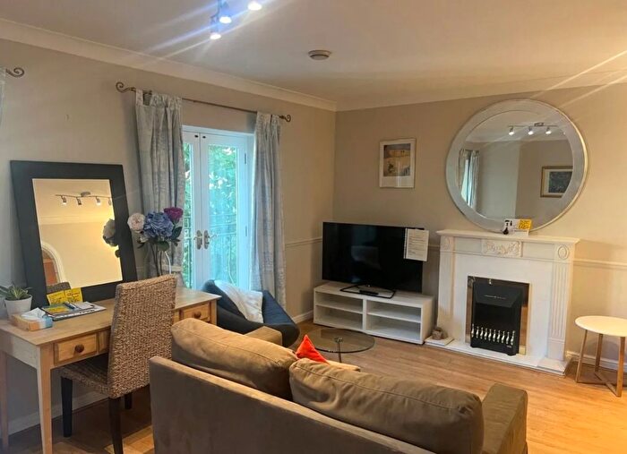 1 Bedroom Flat To Rent In Ibberton House, Russell Road, London, W14