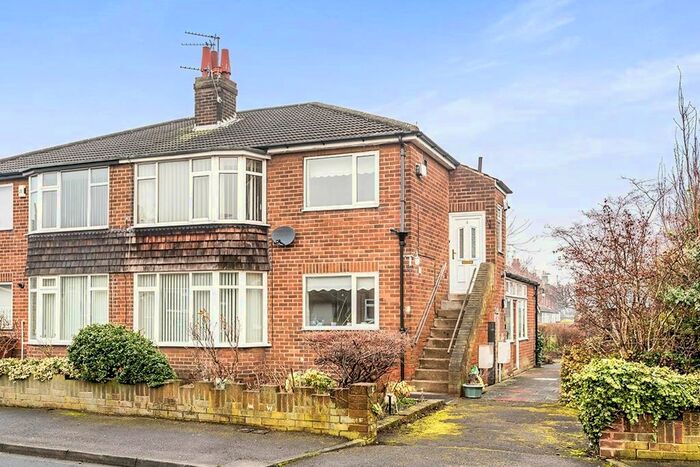 2 Bedroom Flat To Rent In St. Peters Crescent, Morley, Leeds, West Yorkshire, LS27