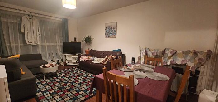 2 Bedroom Flat To Rent In Taylor Close, London, N17