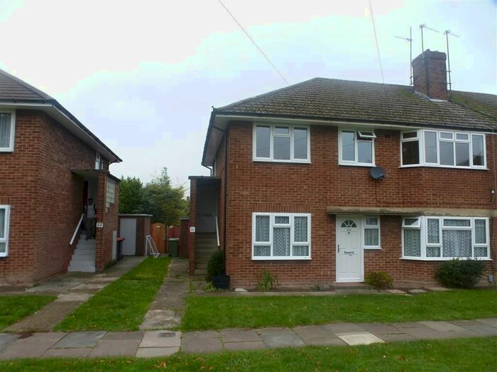 2 Bedroom Maisonette To Rent In Spinney Crescent, Dunstable, LU6