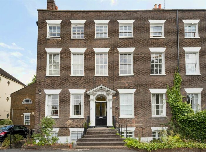 2 Bedroom Flat To Rent In Woodford Road, South Woodford, E18