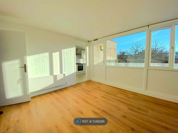 2 Bedroom Flat To Rent In Ward Royal, Windsor, SL4