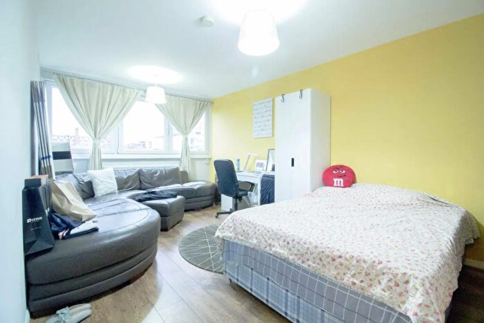 3 Bedroom Flat To Rent In Gambier House, Mora Street, London, EC1V