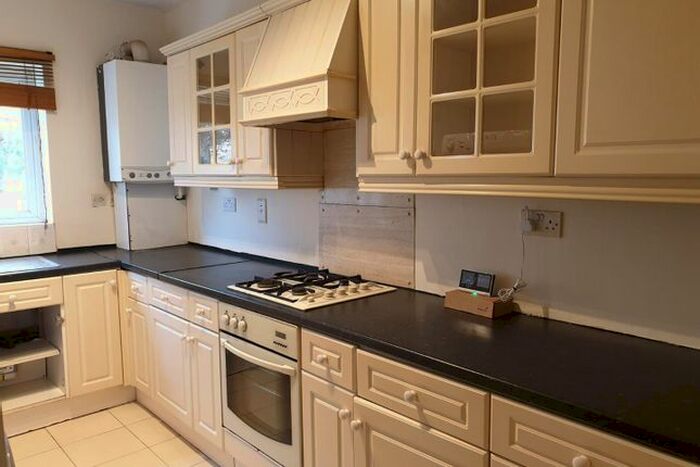 2 Bedroom Flat To Rent In Aplin Way, Osterley, Isleworth, TW7