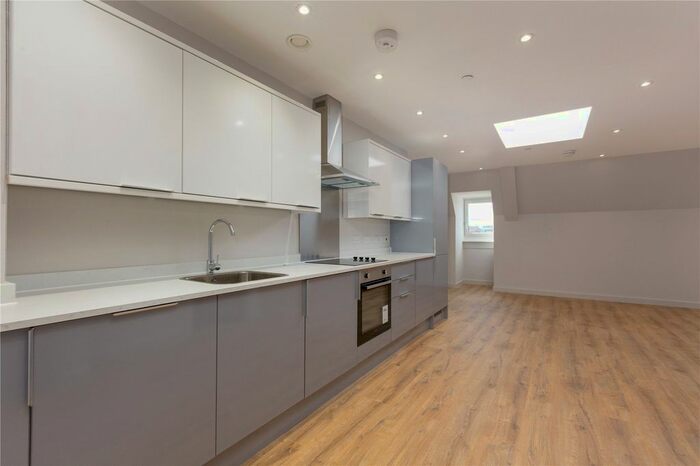 2 Bedroom Flat To Rent In Calverley House, Calverley Road, Tunbridge Wells, Kent, TN1