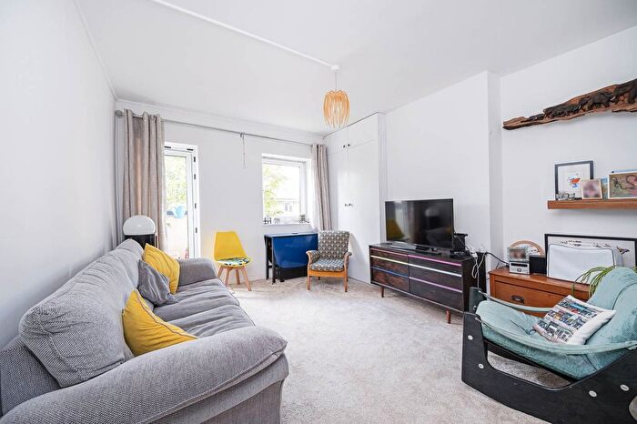 1 Bedroom Flat For Sale In Stothard House, Amiel Street, Whitechapel, London, E1