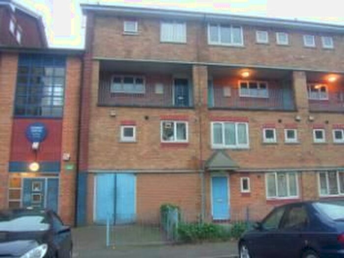 3 Bedroom Maisonette To Rent In Hodnet Grove, Birmingham, B5